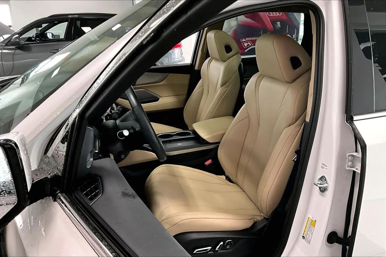 Used 2025 Platinum White Pearl Acura  image 9