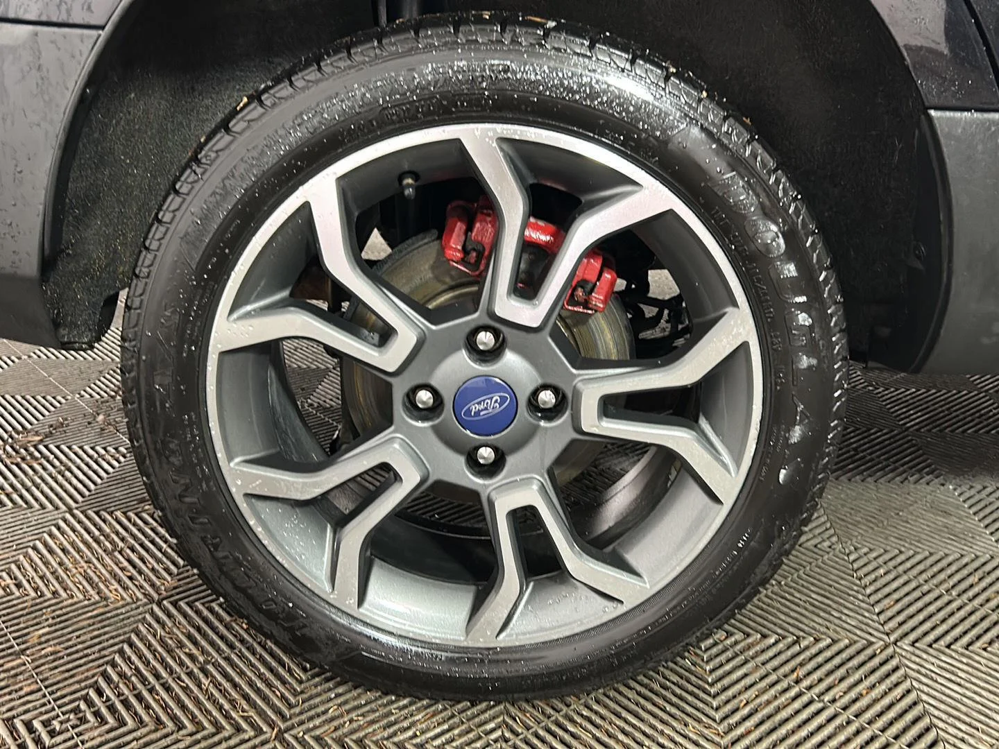 Used 2019 Shadow Black Ford SES image 2