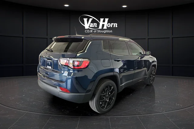 New 2026 Fathom Blue Pearl-Coat Exterior Paint Jeep Latitude image 7