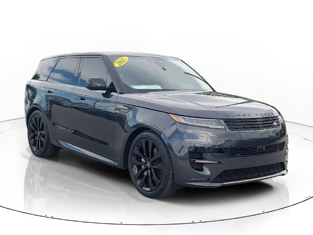 Used 2025 Black Land Rover Dynamic SE image 3