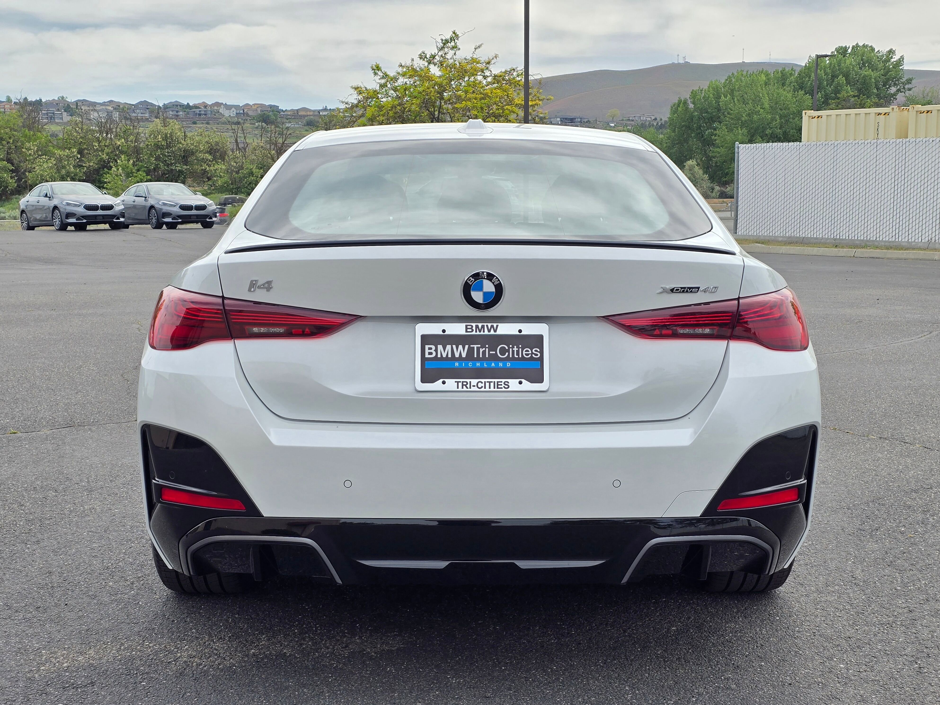 New 2026 Mineral White Metallic BMW xDrive40 image 37