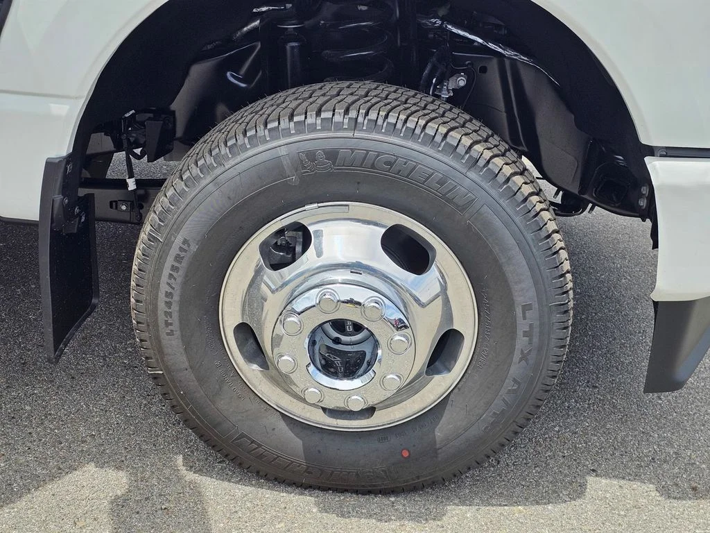 New 2026 Star White Metallic Tri-Coat Ford F-350® Platinum® image 7