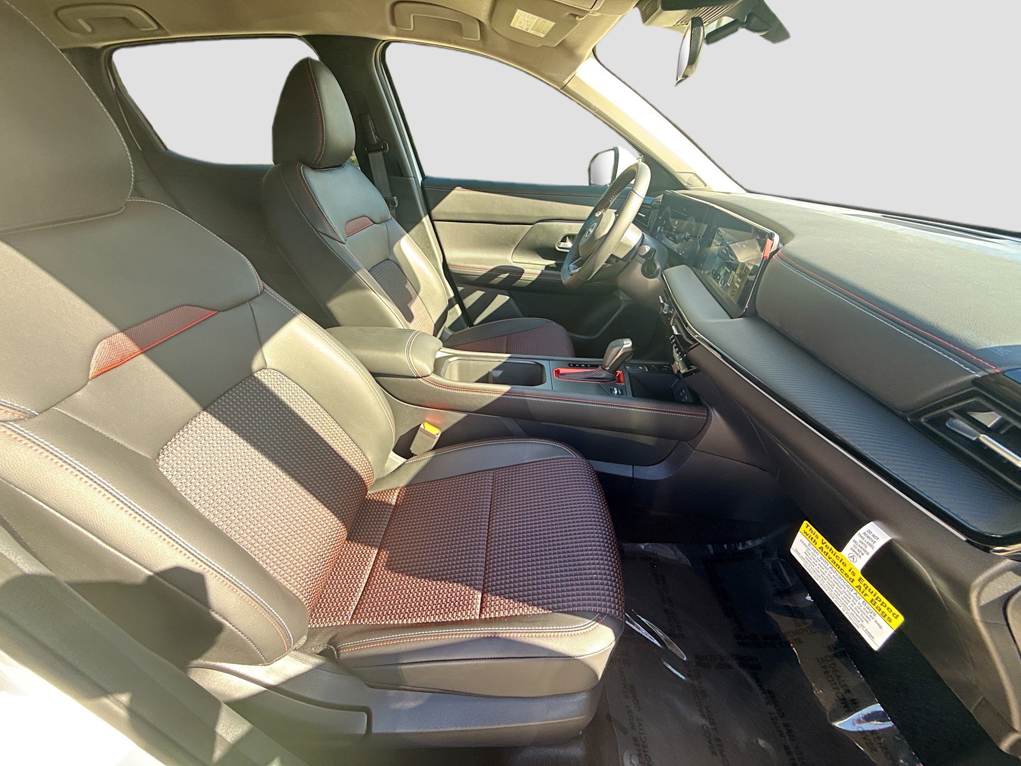 Used 2025 Aspen White Tricoat Nissan SR image 30