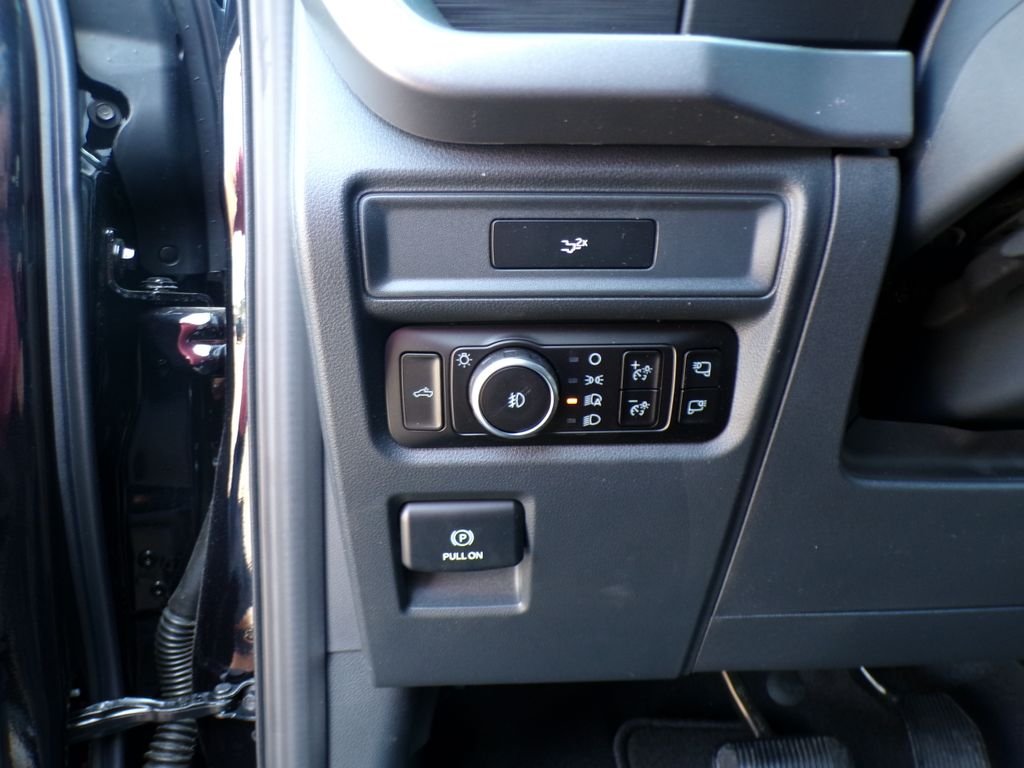 New 2026 Agate Black Metallic Ford XLT image 14