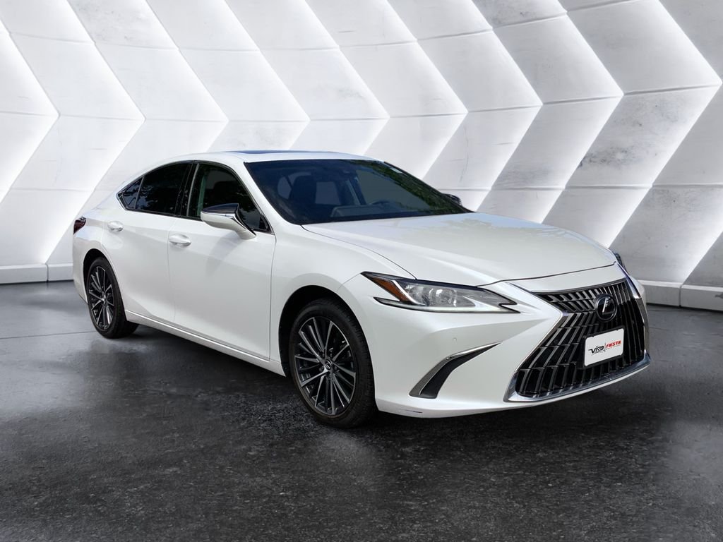 Used 2023 White Lexus 350 image 1