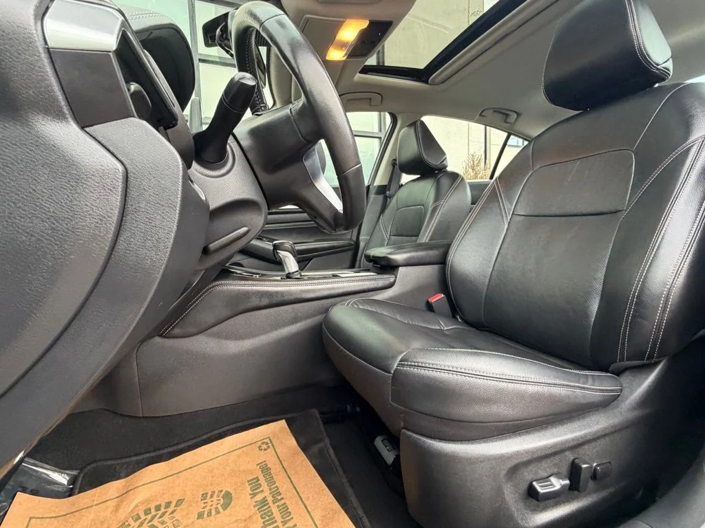 Used 2023 Gray Nissan Platinum image 10