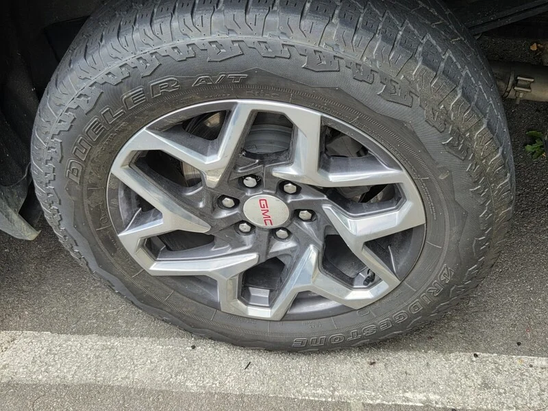 Used 2023 Sterling Metallic GMC SLT image 8