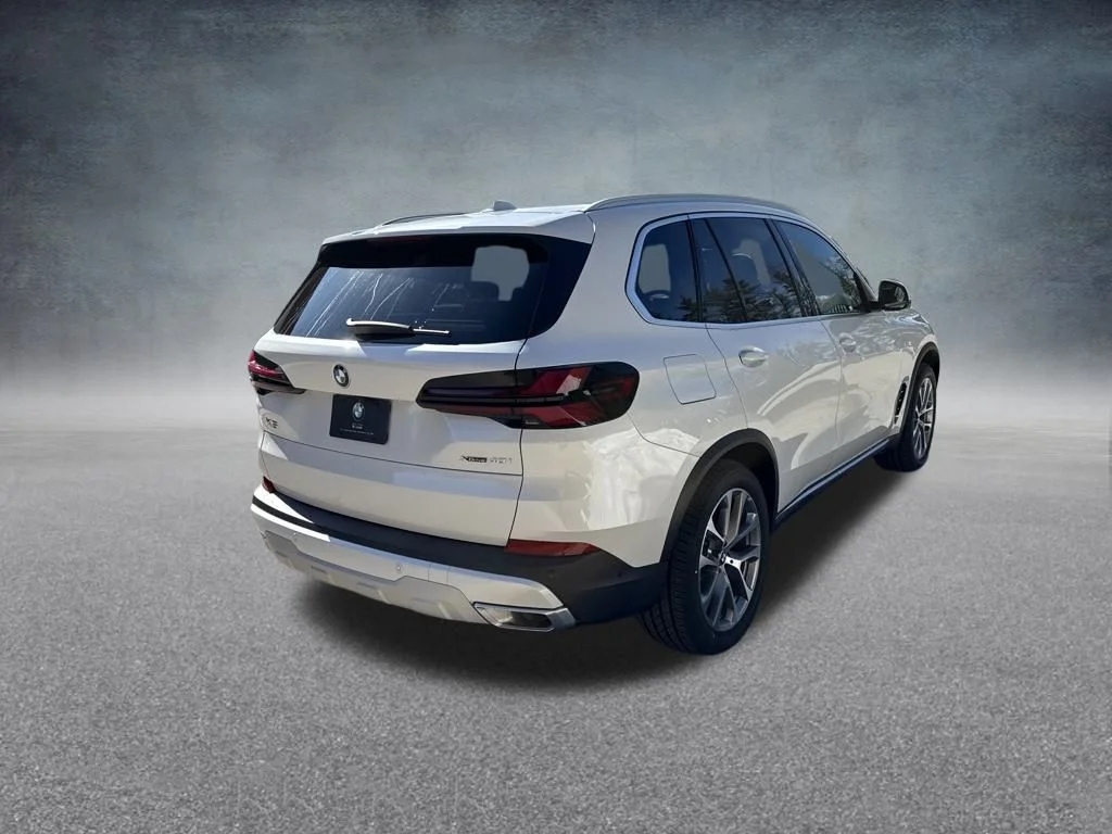 New 2026 White BMW xDrive40i image 5