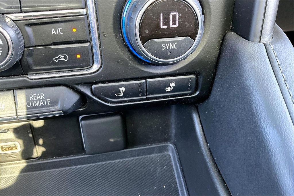 Used 2021 Gray Chevrolet Z71 image 24