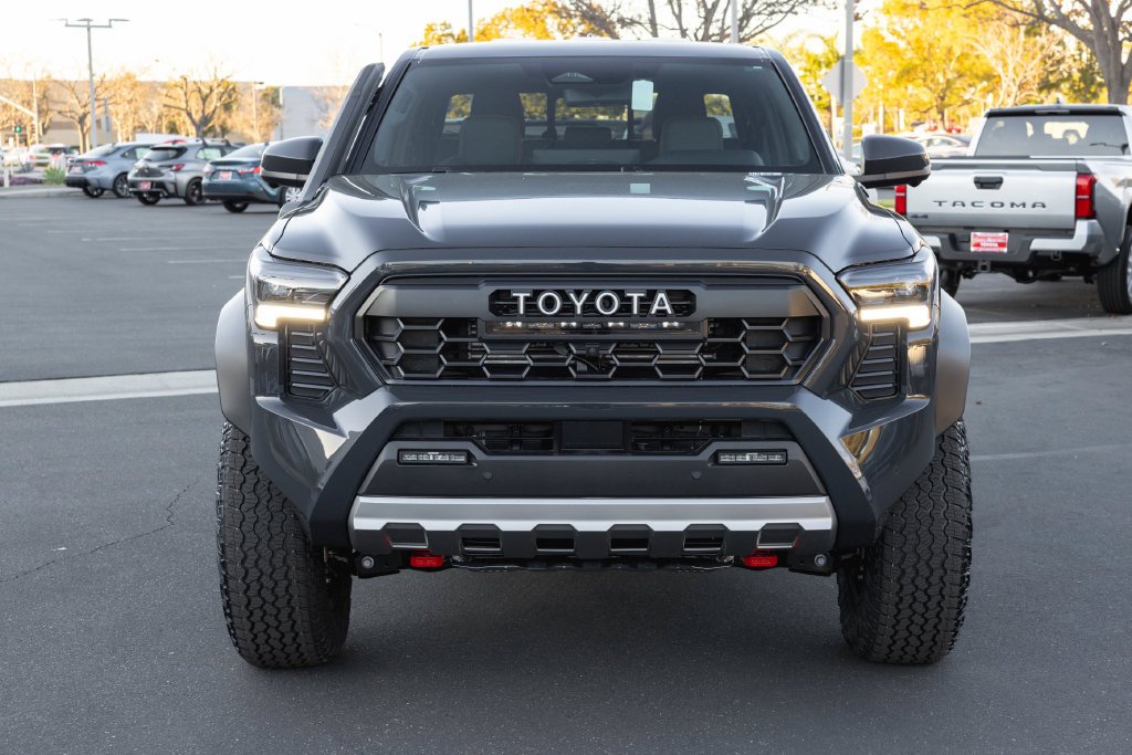 2026 Toyota Tacoma Trailhunter - Photo 2