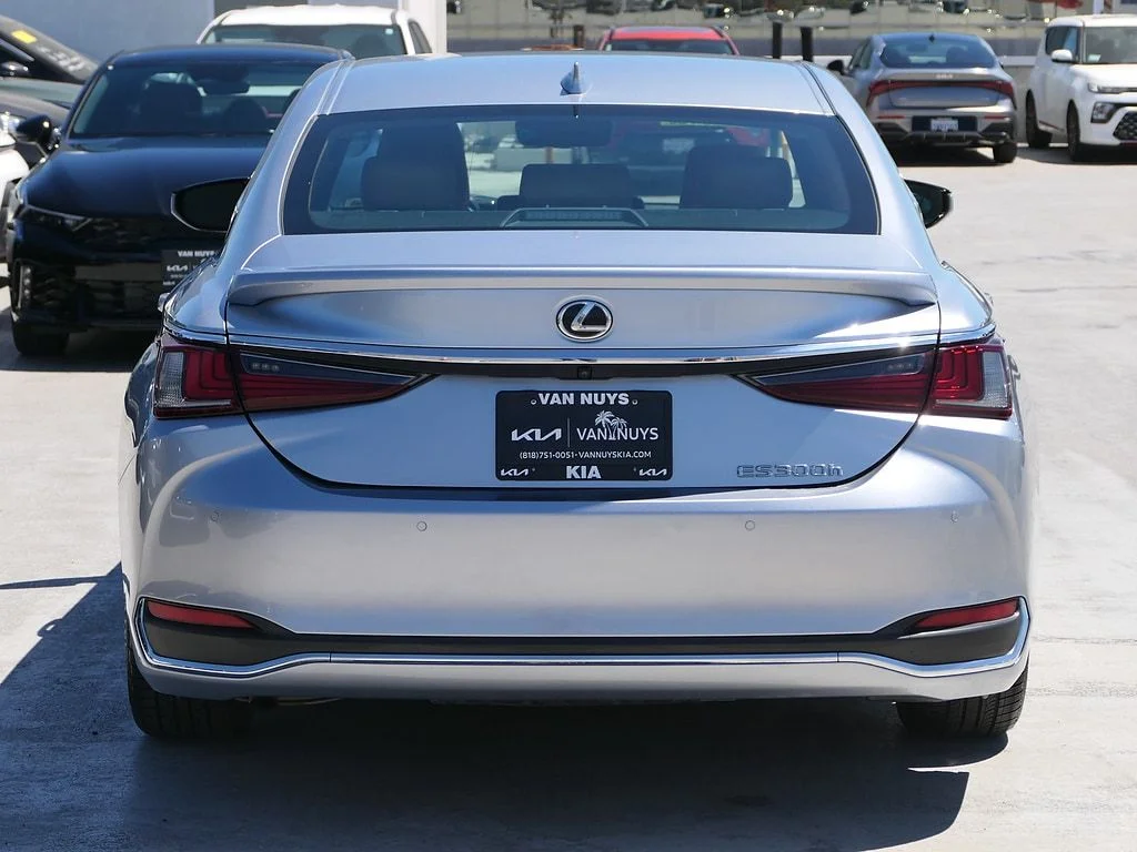 Used 2023 Silver Lexus 300h image 5