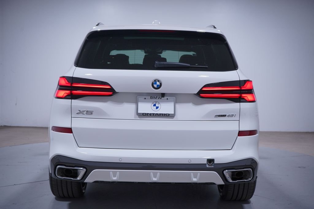 New 2026 Alpine White BMW sDrive40i image 5