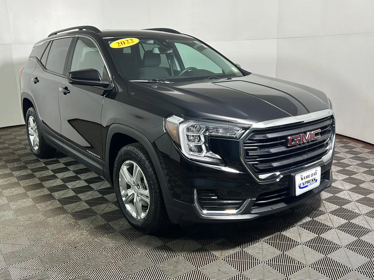 Used 2022 Ebony Twilight Metallic GMC SLE image 4