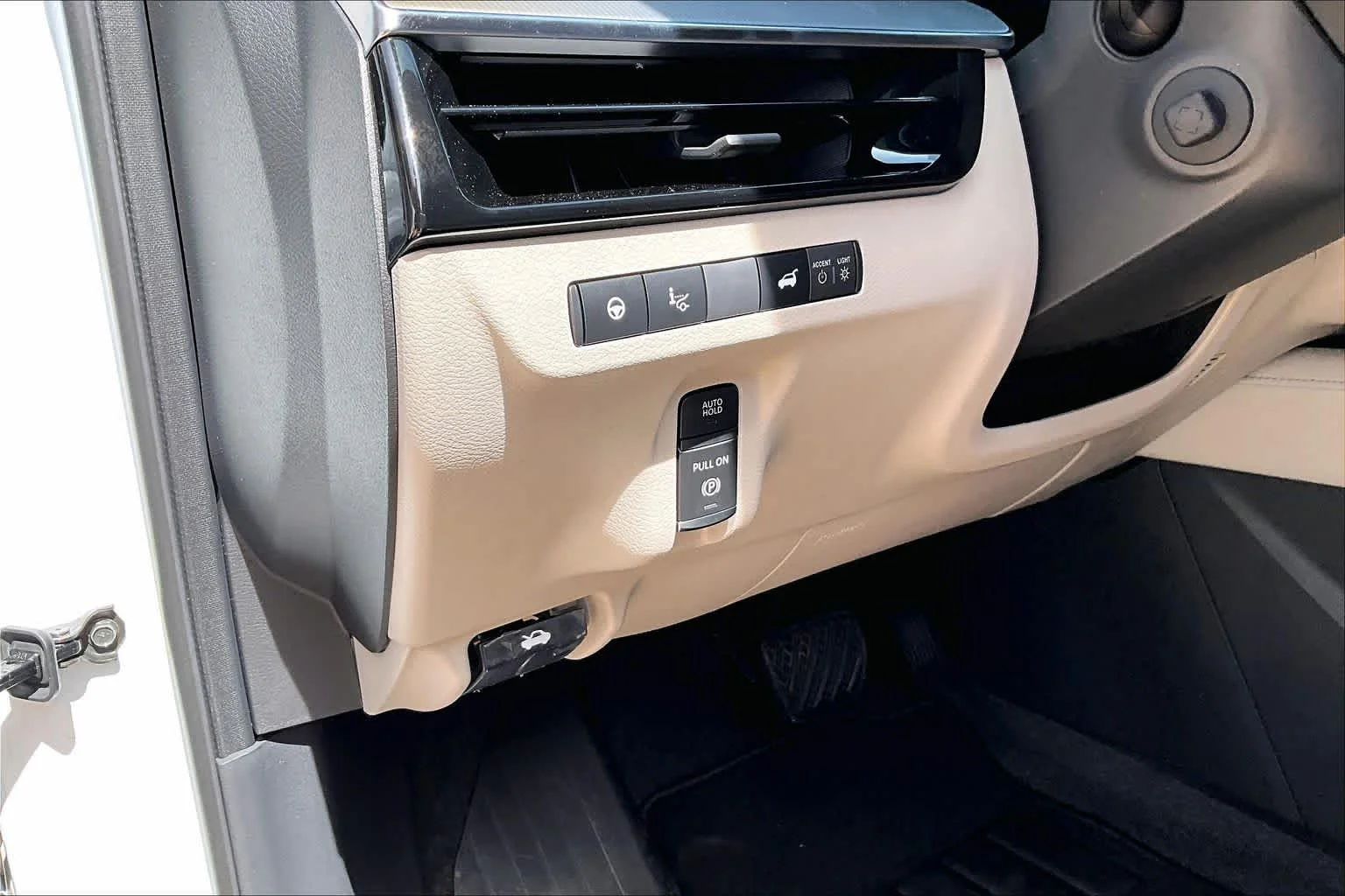New 2026 Everest White Pearl TriCoat / Super Black Two-tone Nissan Platinum image 16