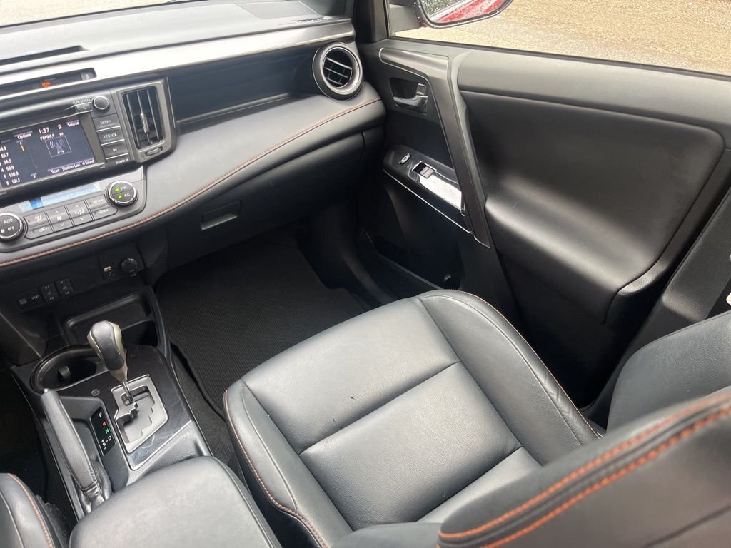 Used 2016 Barcelona Red Metallic Toyota SE image 14