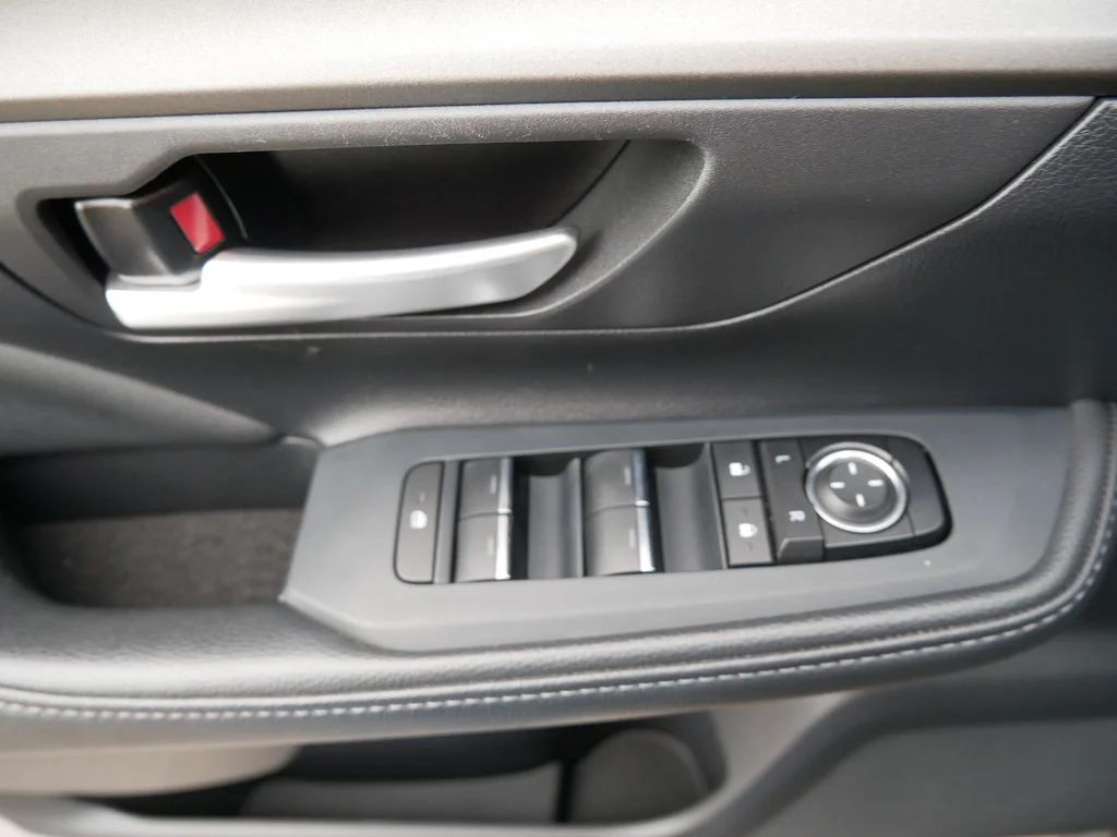 Used 2025  Toyota XLE image 18