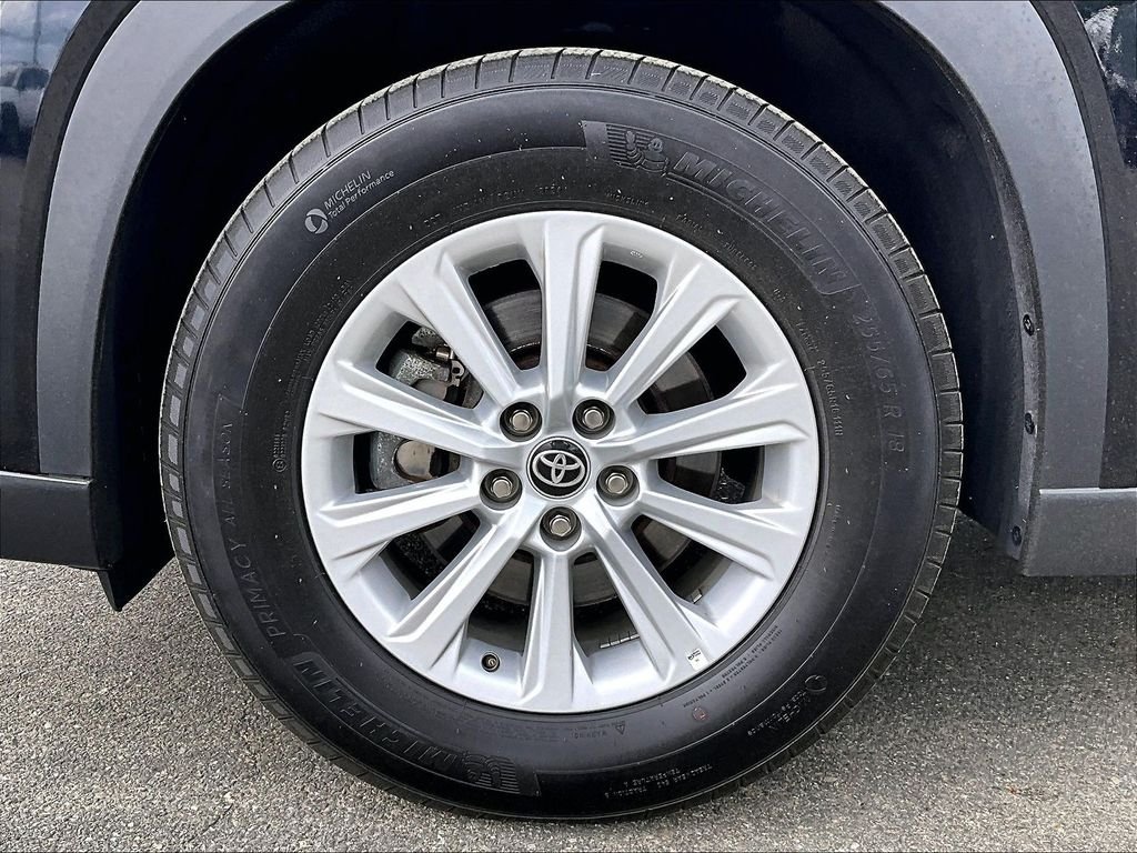 Used 2025 Black Toyota XLE image 7