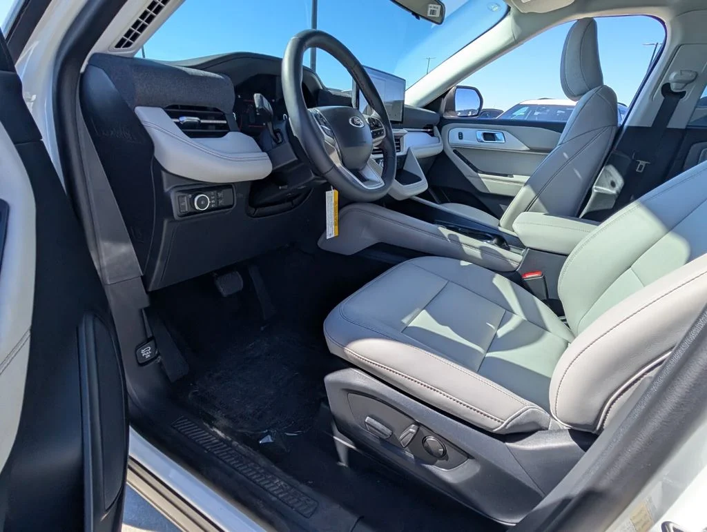 New 2026 Star White Metallic Tri-Coat Ford Active image 6