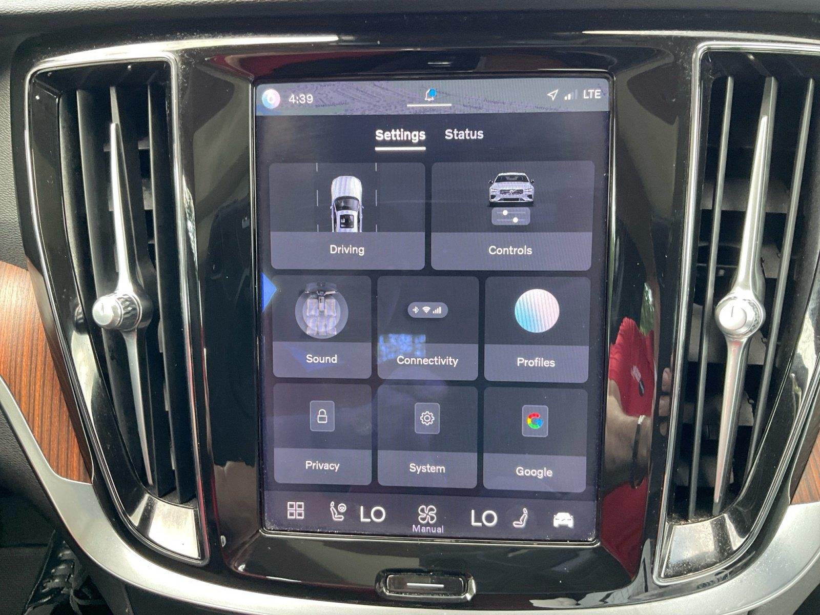 Used 2023 Crystal White Metallic Volvo Plus Dark Theme image 23