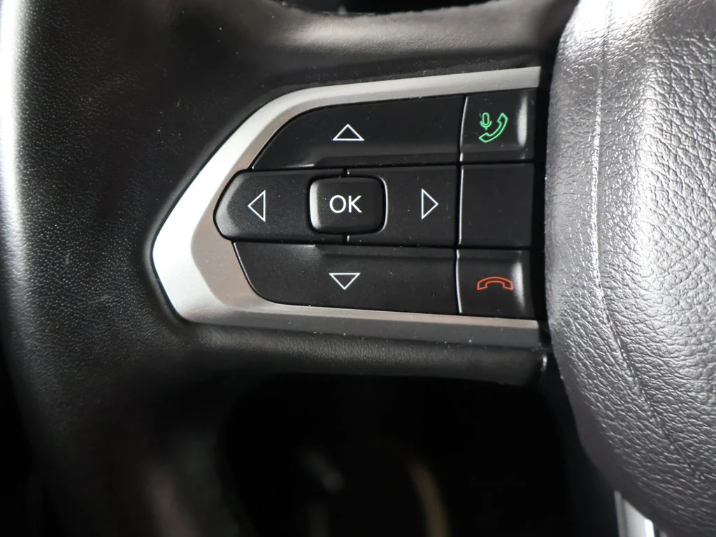 Used 2022 Black Jeep Latitude Lux image 38