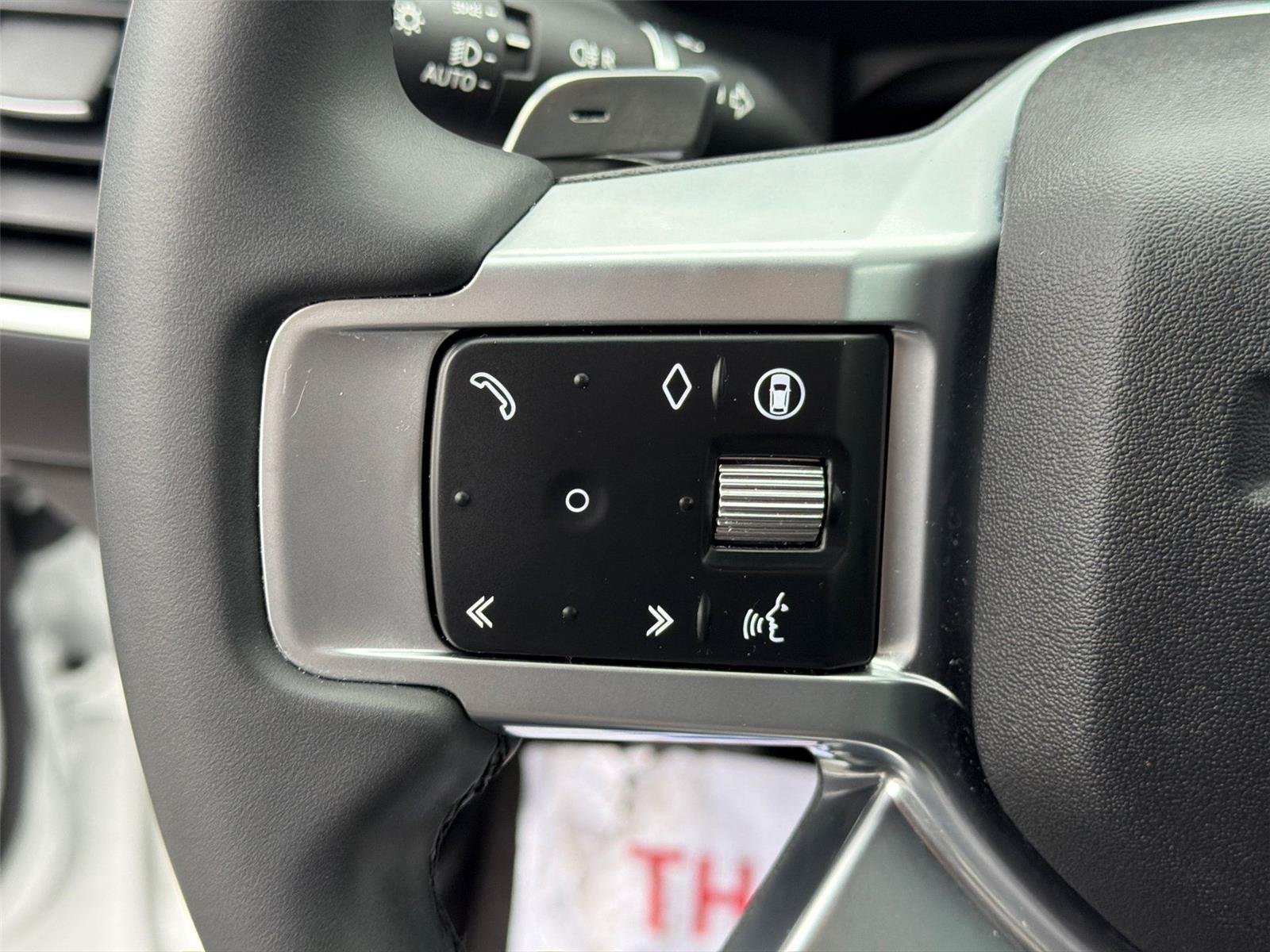 Used 2024 Fuji White Land Rover Dynamic SE image 41