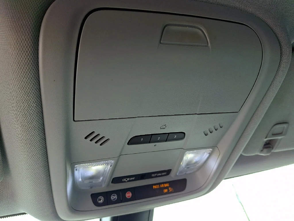 Used 2020 SUMMIT WHITE Chevrolet LT image 23