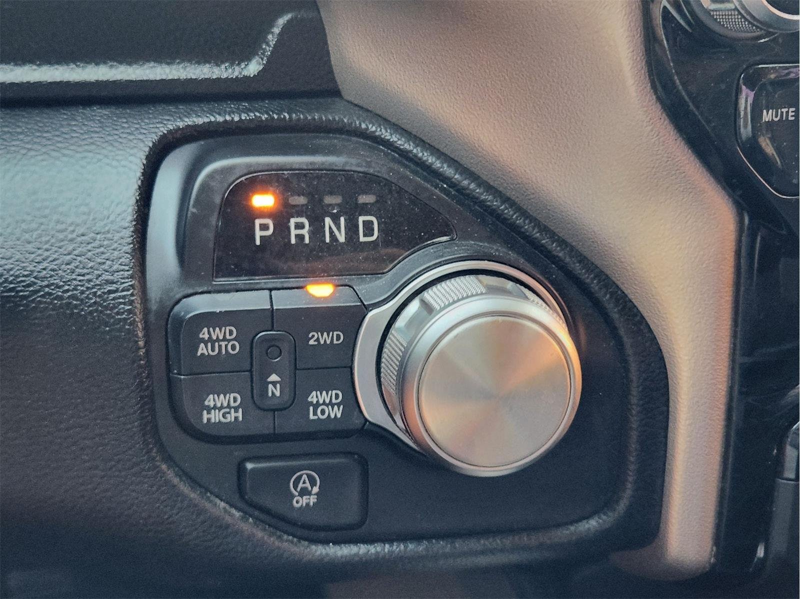 Used 2020 Diamond Black Crystal Pearlcoat Ram Laramie image 20