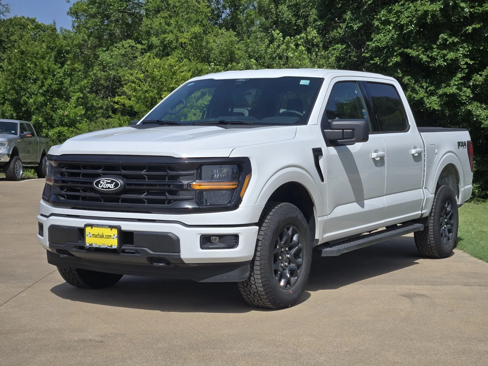 New 2026 Oxford White Ford XLT image 2