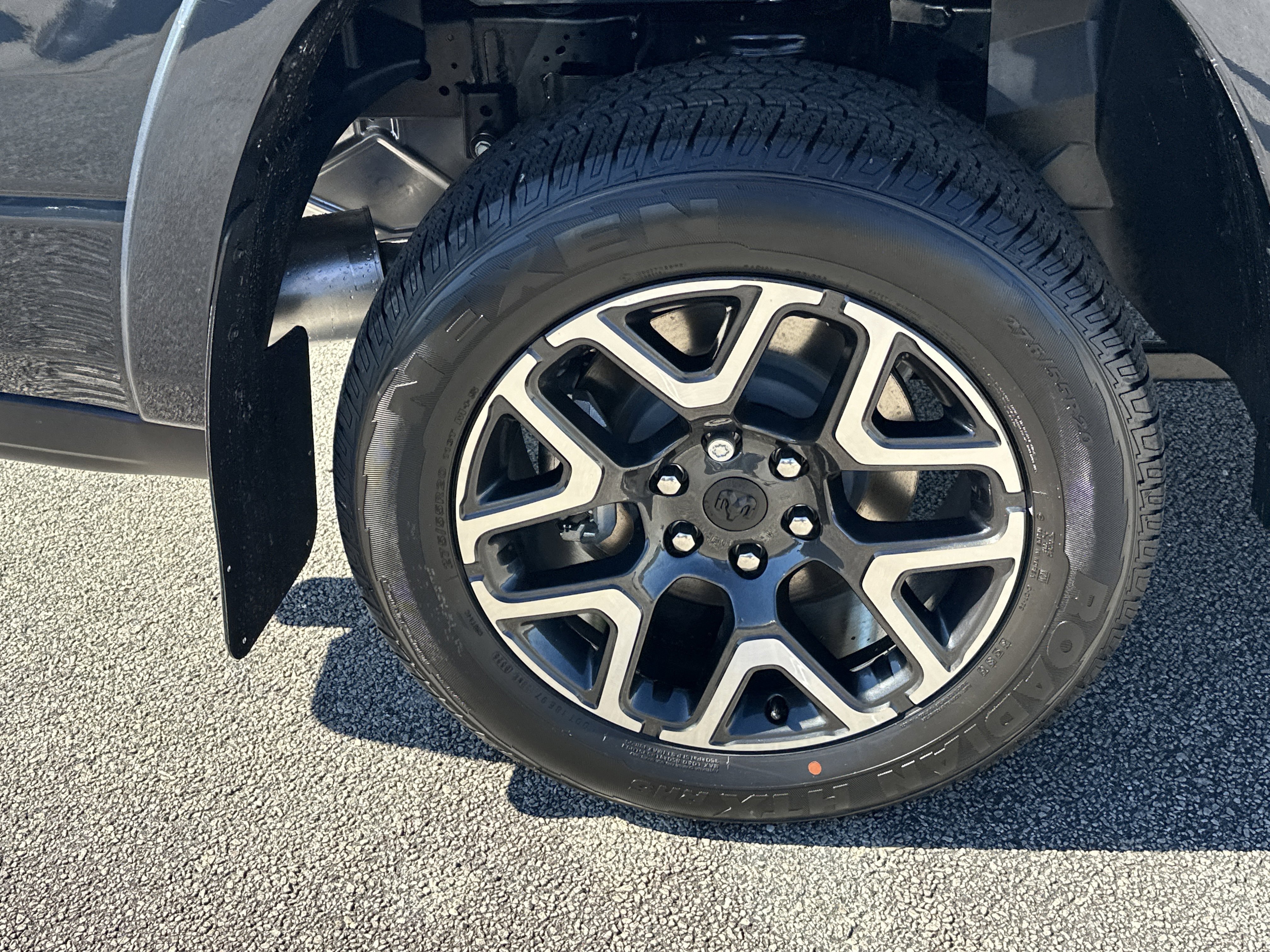 2026 RAM 1500 Laramie - Photo 18
