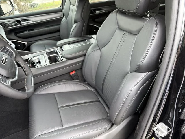 New 2026 High Gloss Black Exterior Paint Jeep Limited Reserve image 20