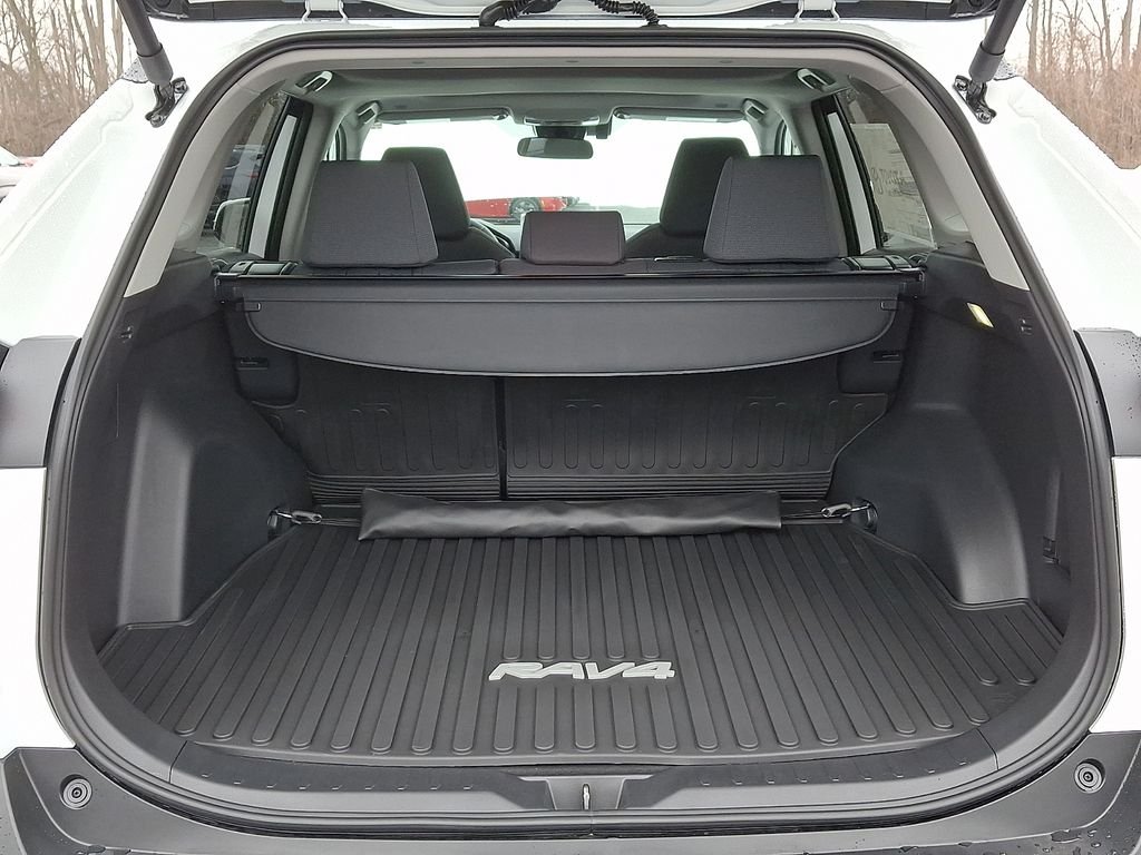2025 Toyota RAV4 XLE - Photo 20