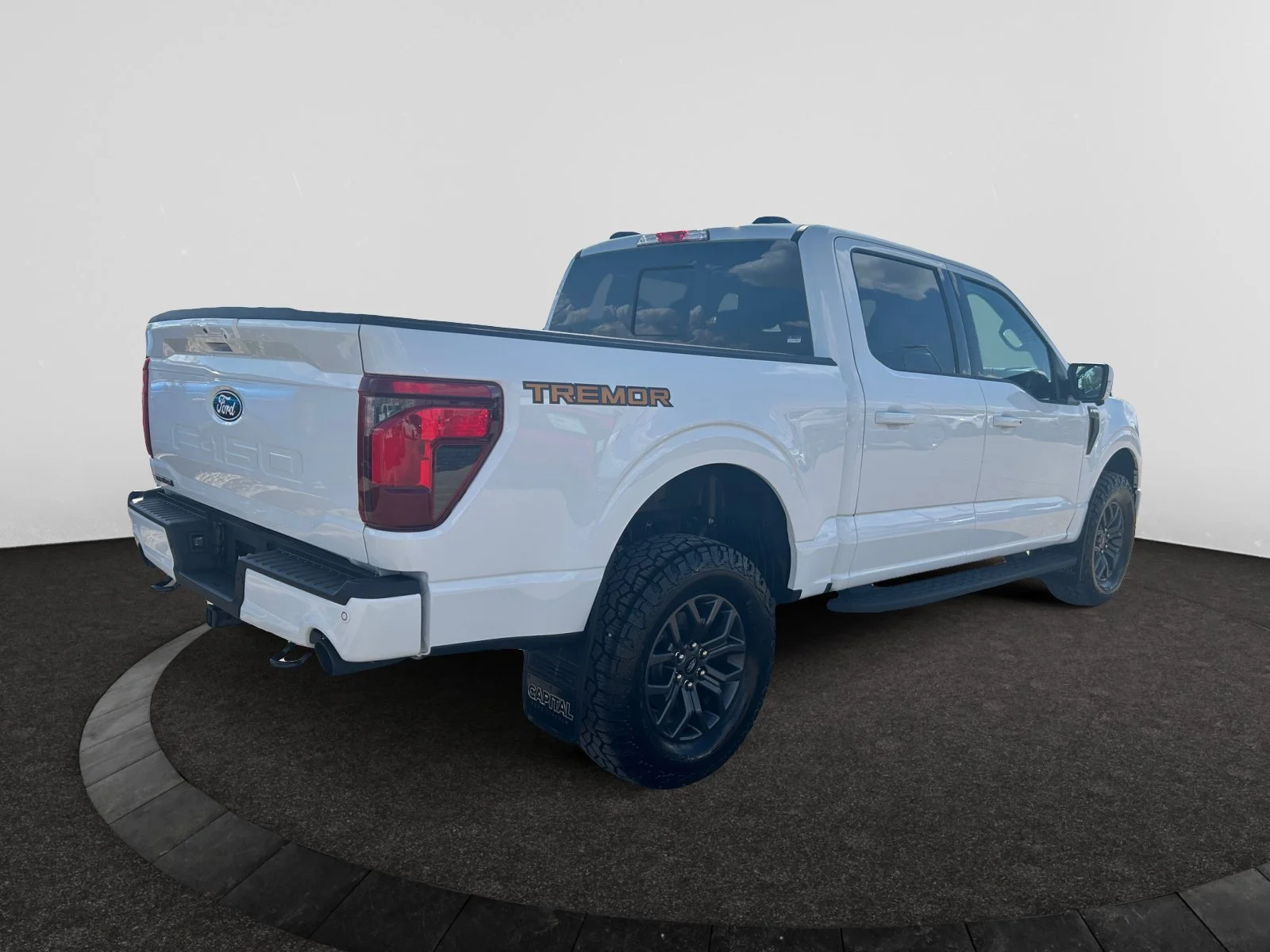New 2026 Oxford White Ford Tremor image 5