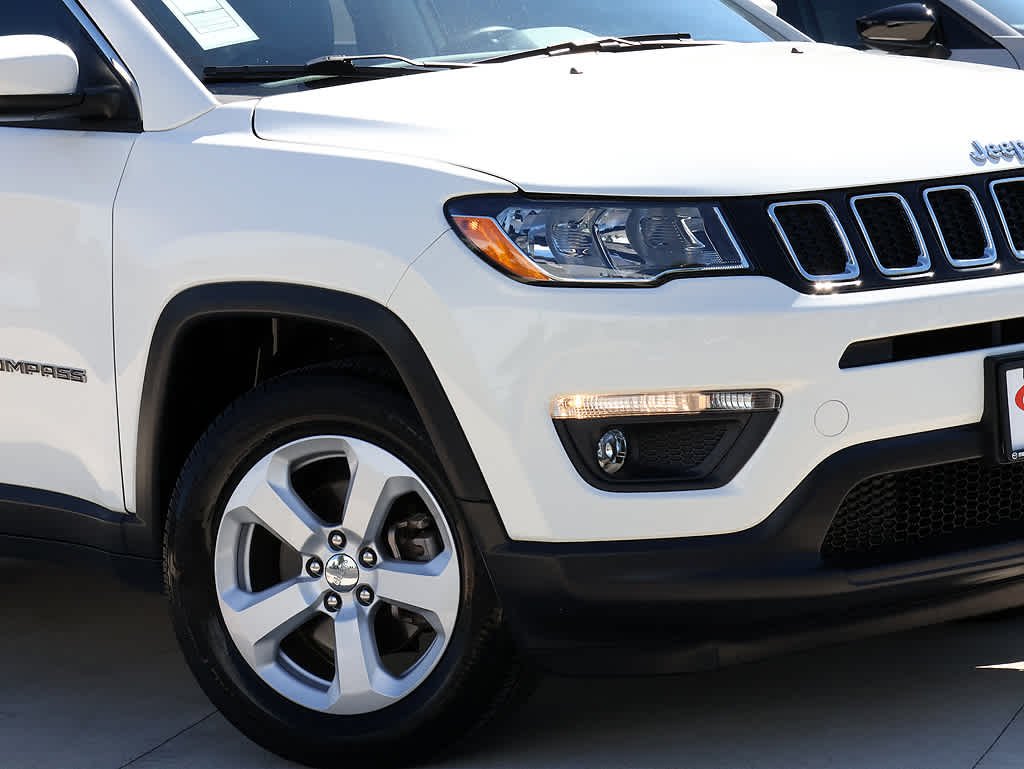 Used 2018 White Clearcoat Jeep Latitude image 4