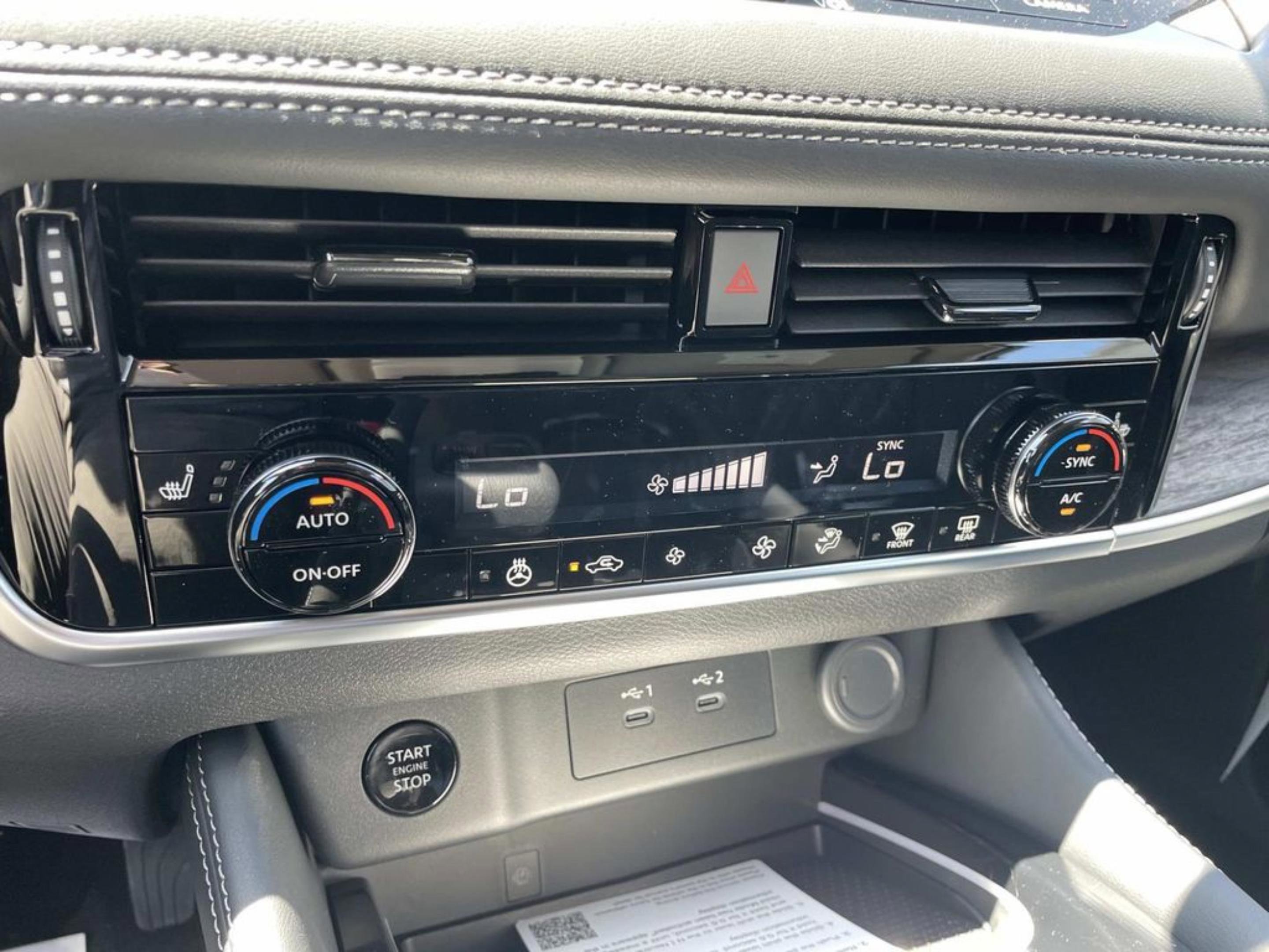 New 2026 Boulder Gray Pearl / Super Black Two-tone Nissan Platinum image 26