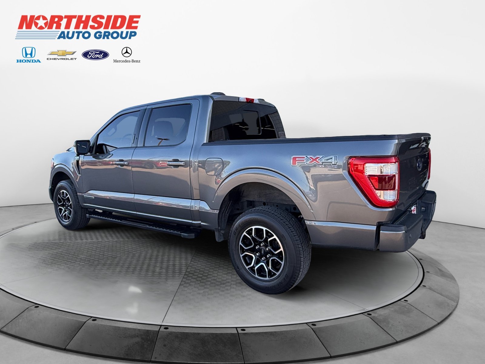 Used 2022 Light Blue Clearcoat Metallic Ford LARIAT image 5