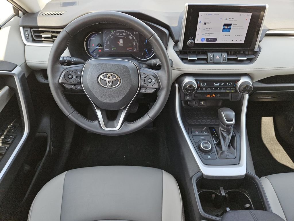 Used 2023 Silver Toyota XLE Premium image 23