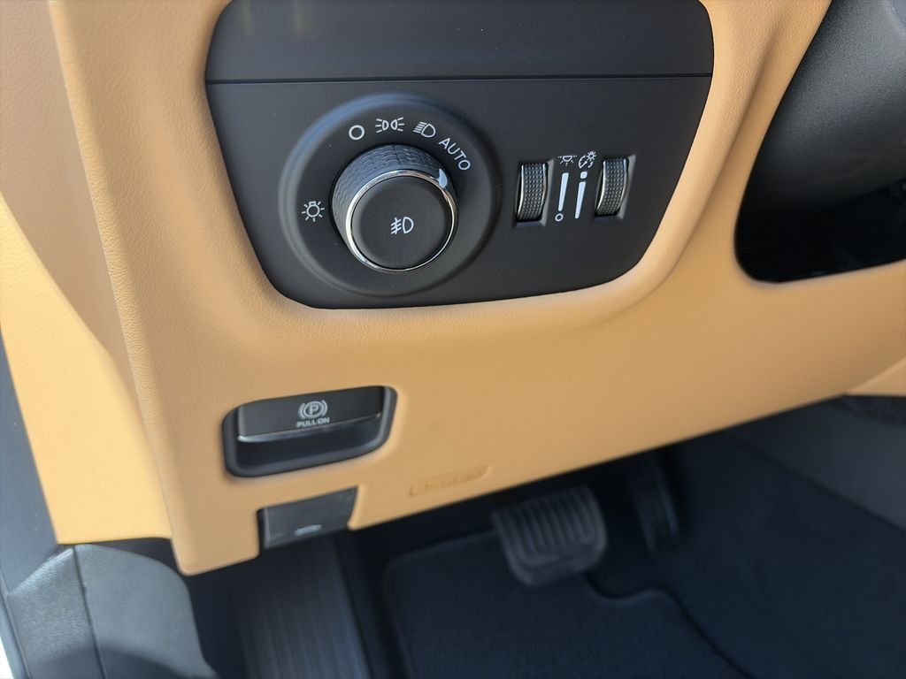 New 2026 Bright White Clear-Coat Exterior Paint Jeep Summit image 20
