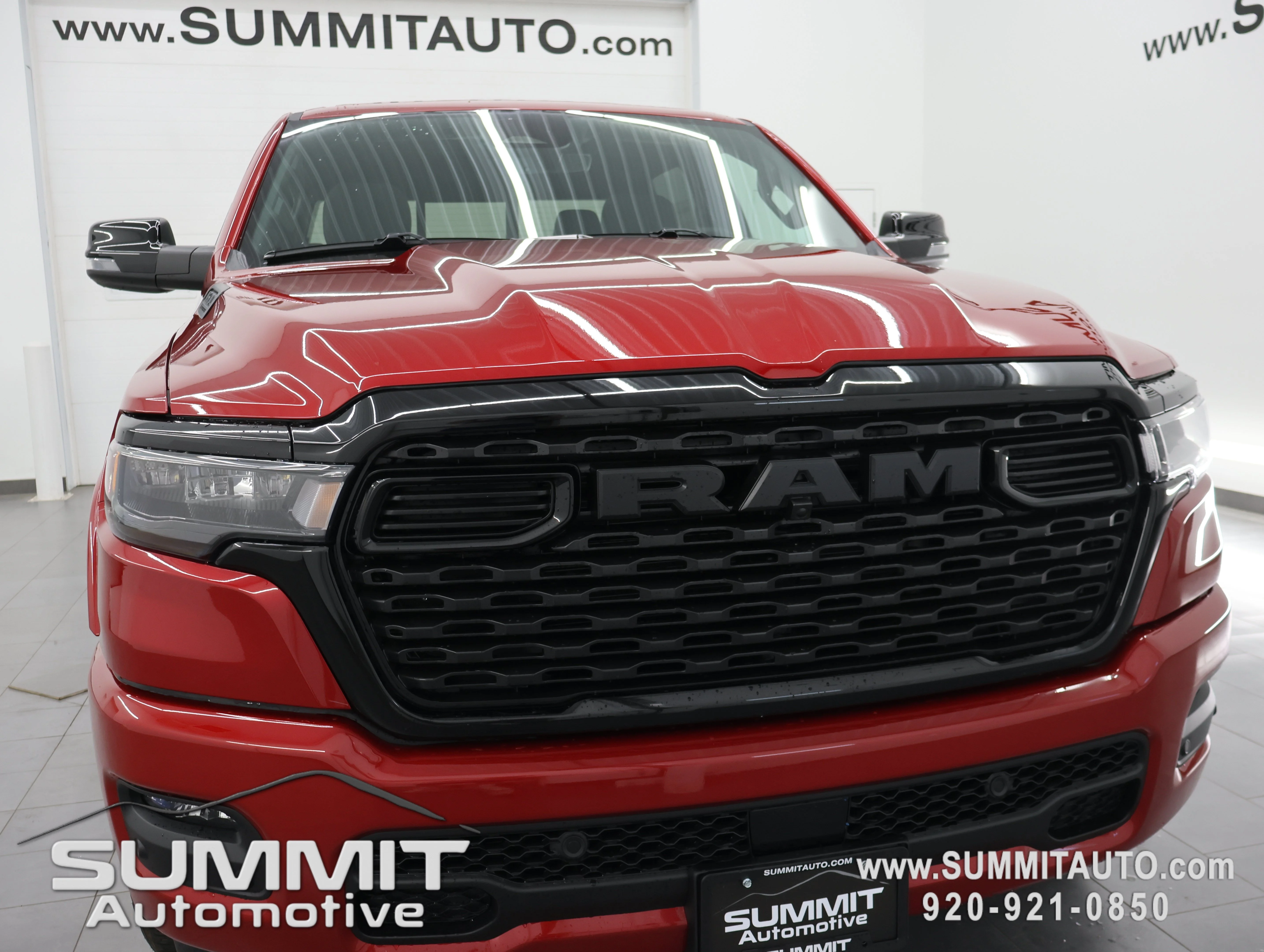 New 2026 Molten Red Pearl-Coat Exterior Paint RAM Big Horn/Lone Star image 22