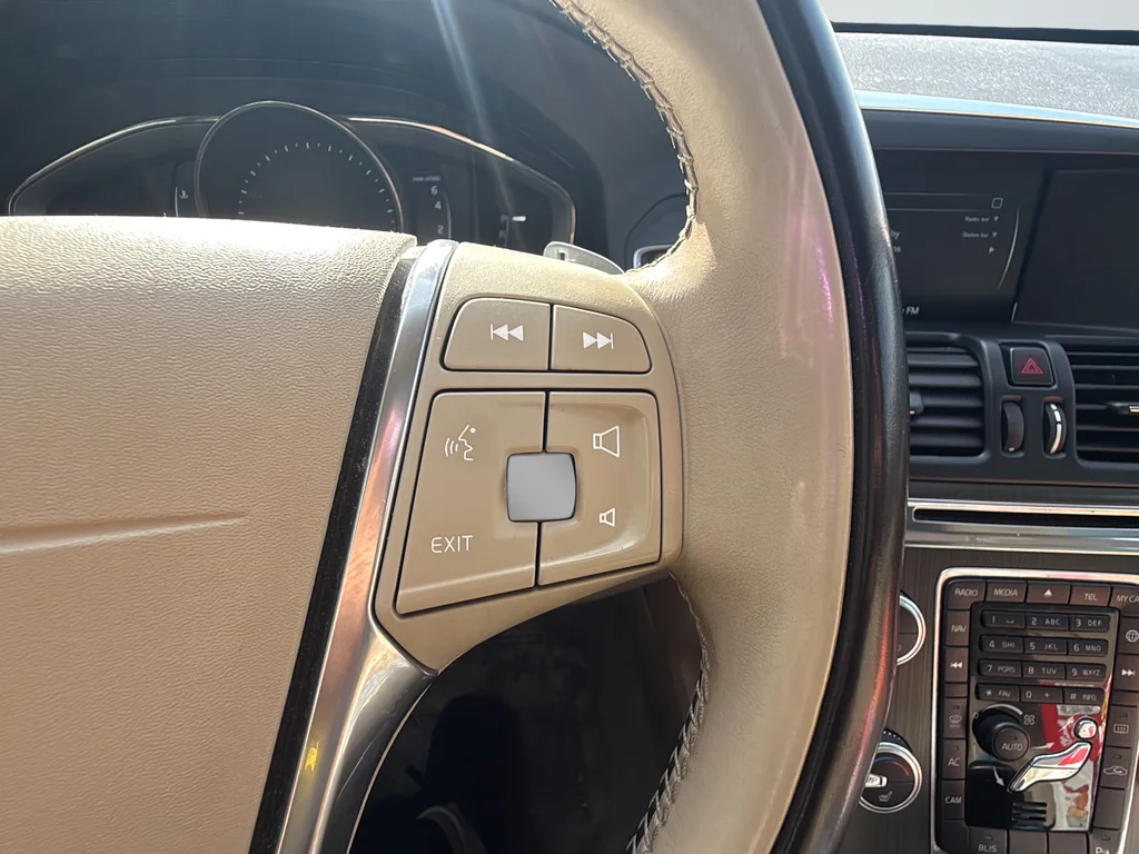 Used 2015 White Volvo T6 image 13