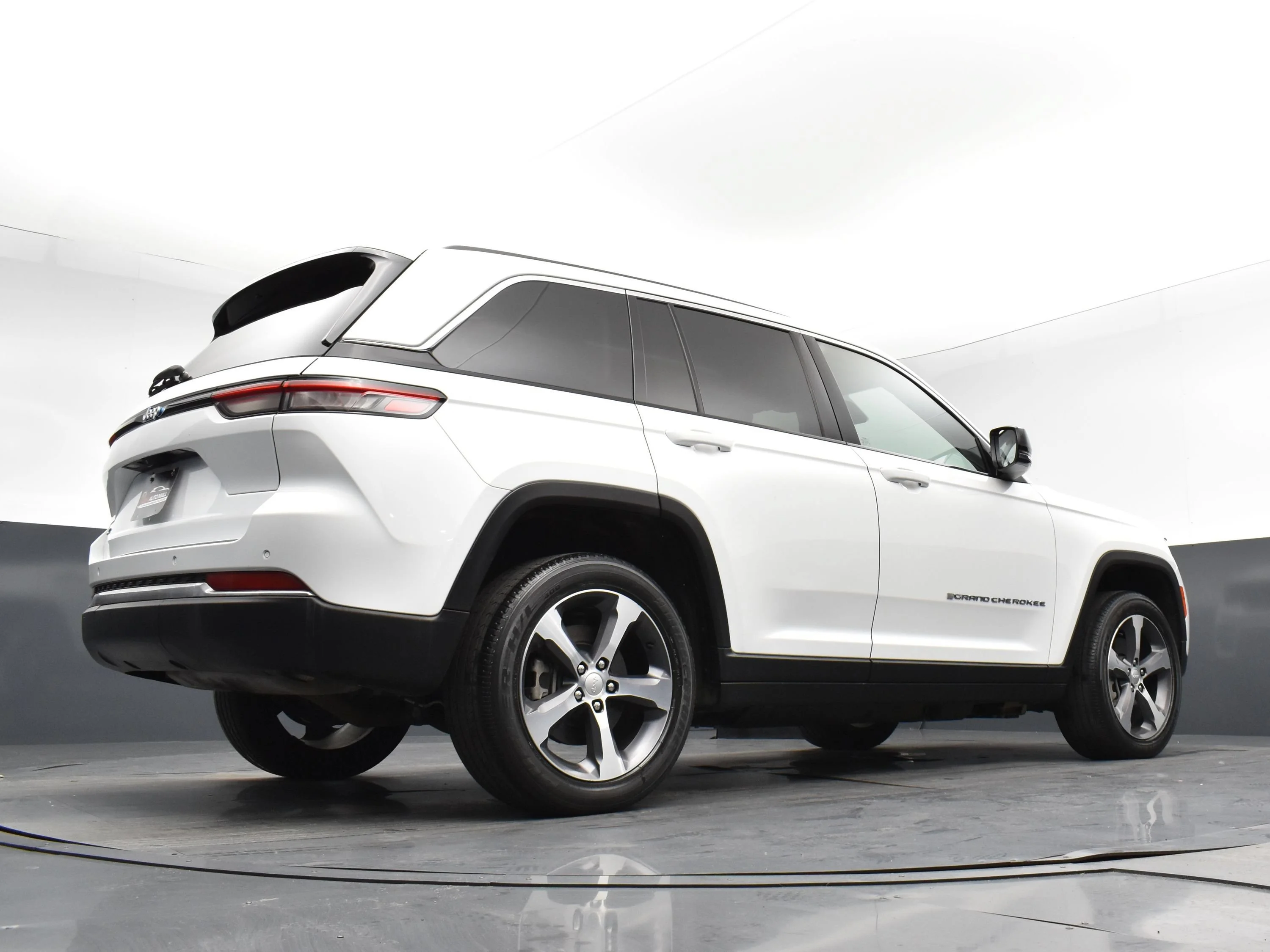 Used 2023 Bright White Clearcoat Jeep  image 21