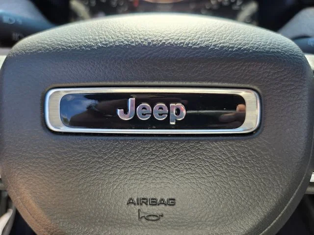 Used 2024 White Jeep Latitude image 32