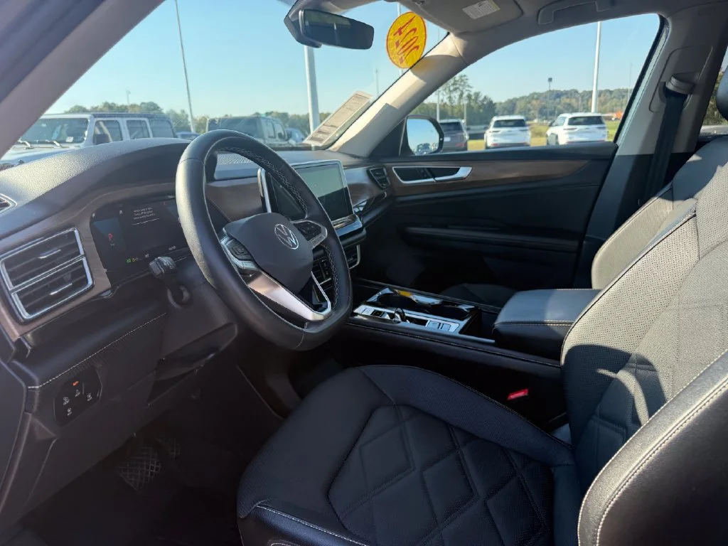 Used 2024 Gray Volkswagen 2.0T SE w/Technology image 4