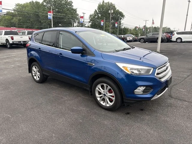 Used 2019 Blue Ford SE image 11