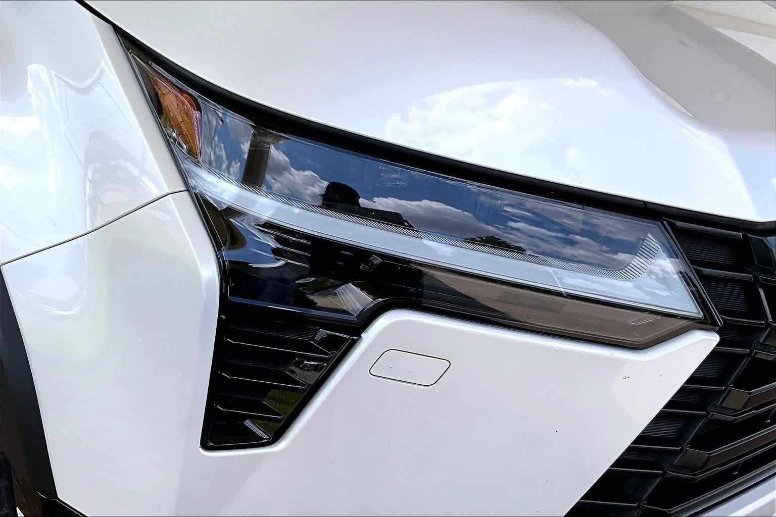 Used 2024 Eminent White Pearl Lexus Overtrail+ image 25