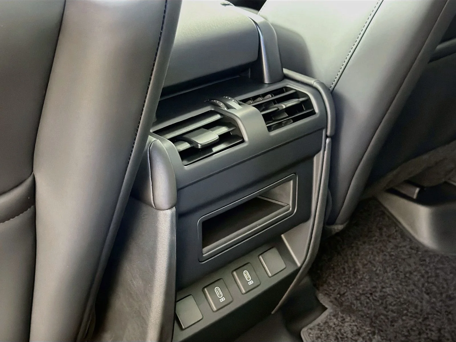 New 2026 Santorini Black Land Rover S image 29