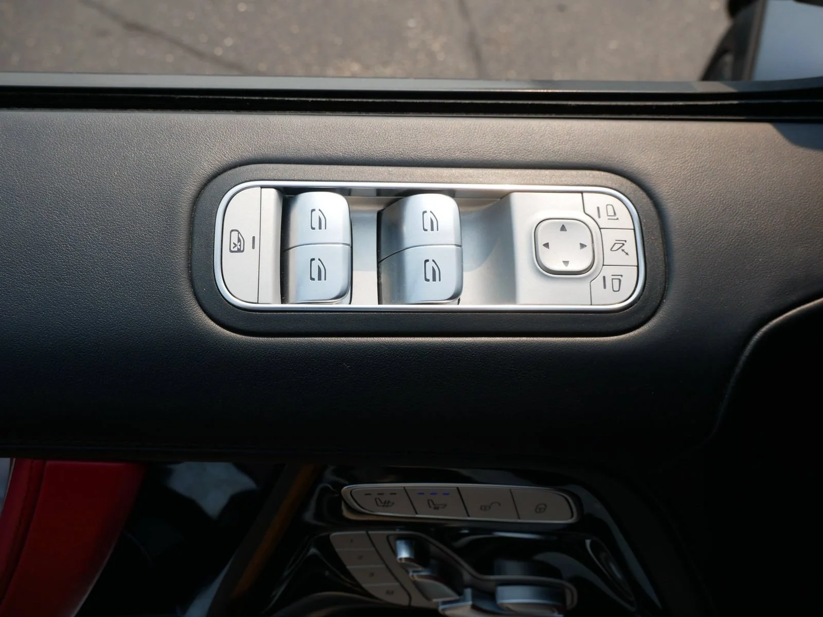 Used 2021 White Mercedes-Benz 4MATIC® image 25
