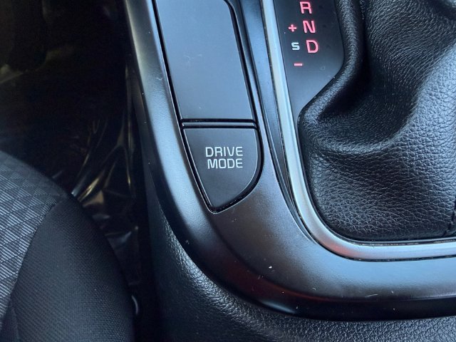 Used 2022 Red Kia LX image 23