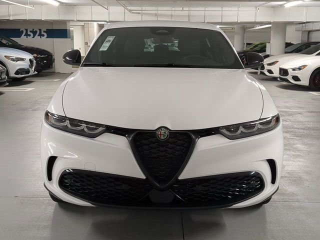 New 2025 Milano White Exterior Paint Alfa Romeo Base image 2