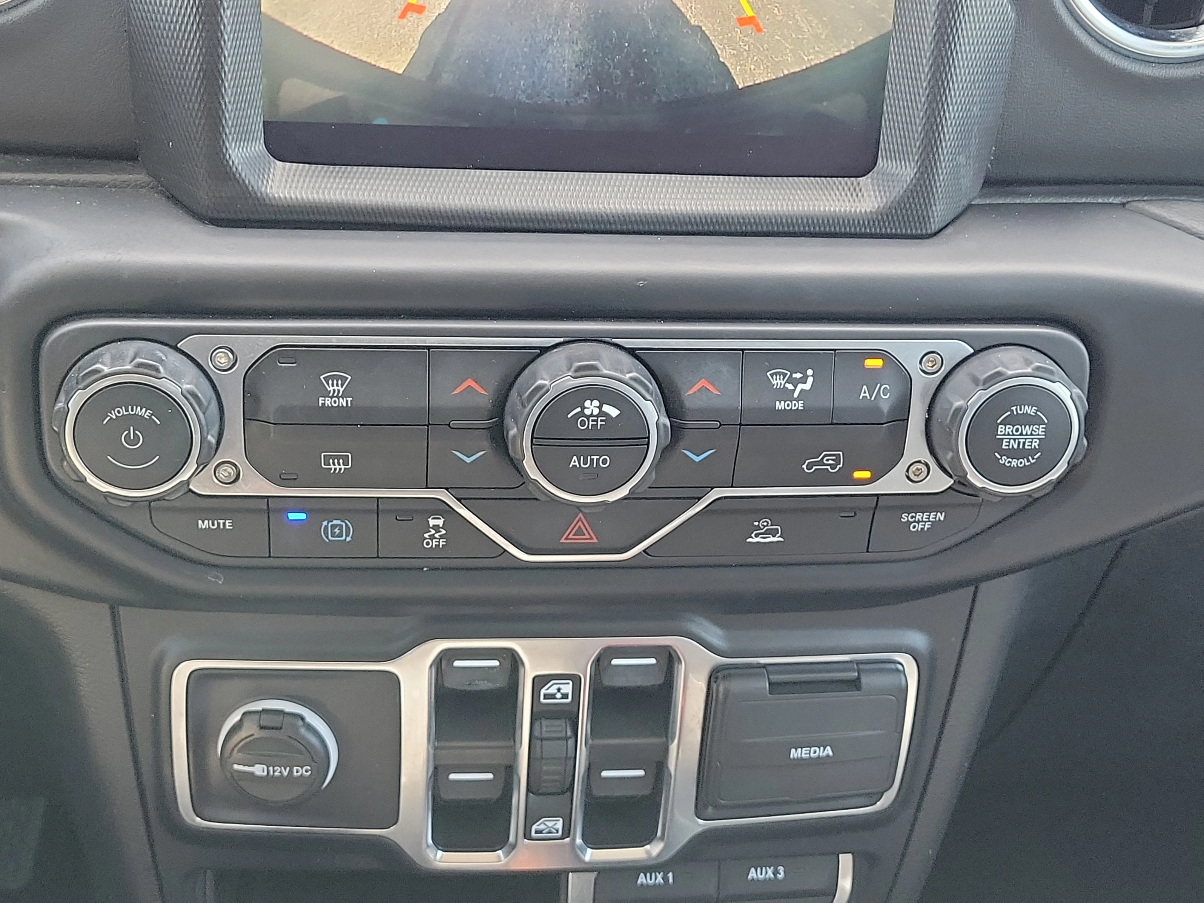 Used 2023 Bright White Clearcoat Jeep Sahara image 27