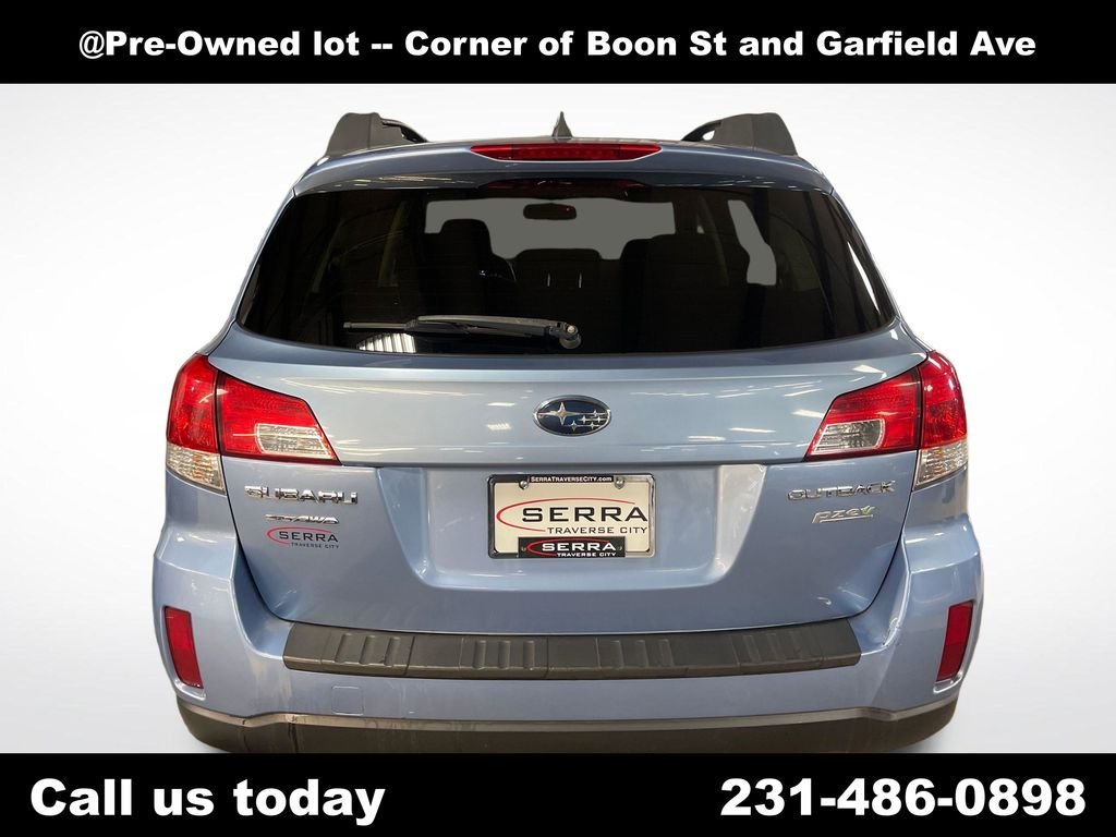 Used 2012  Subaru 2.5i Premium image 4